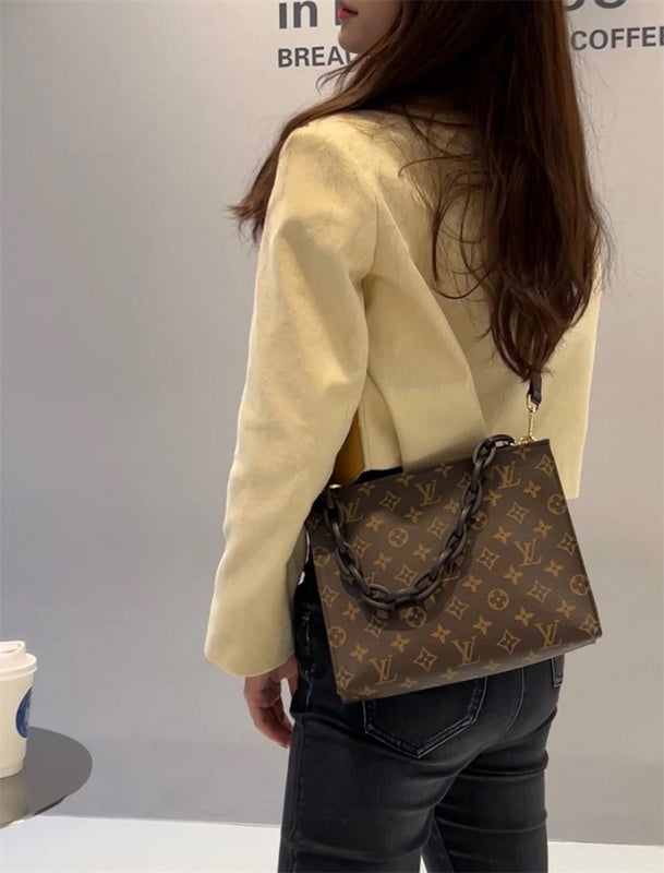  tote bag interior and compartment view 33