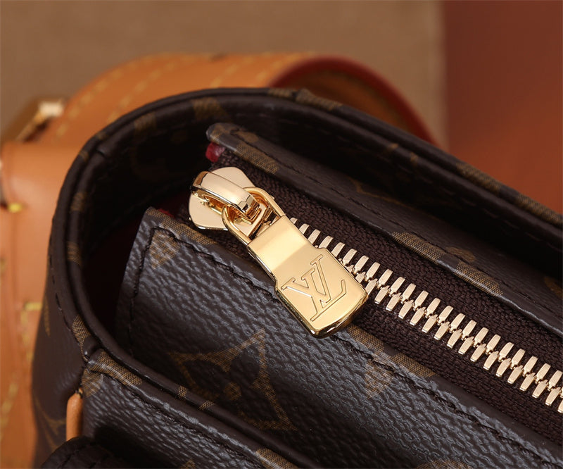  tote bag close-up of hardware and finish