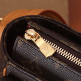  tote bag close-up of hardware and finish