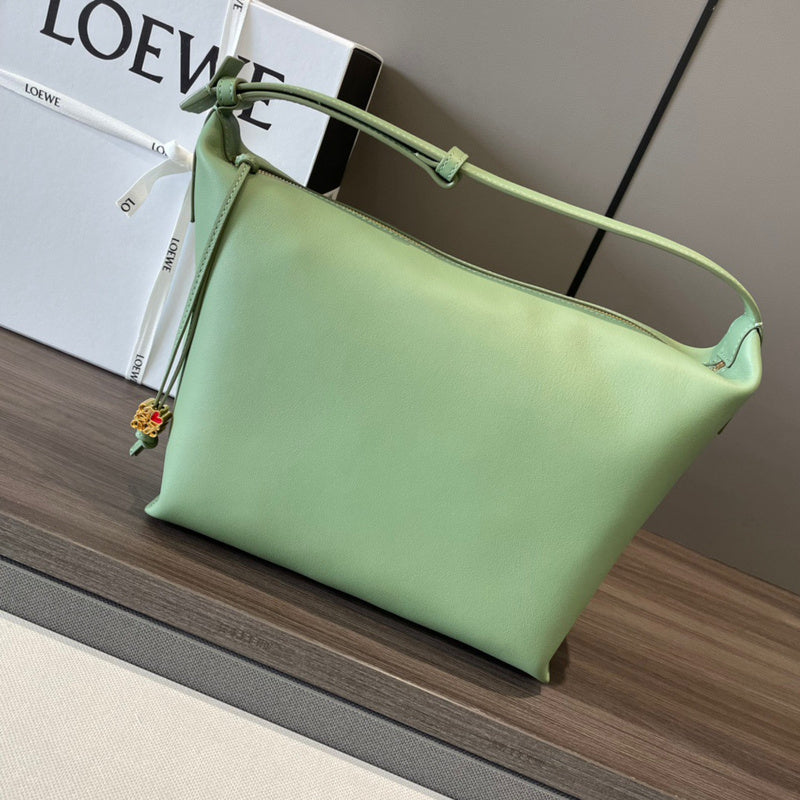 Ziva's Charm handbag – detail view (21cm*17cm*12.5cm)