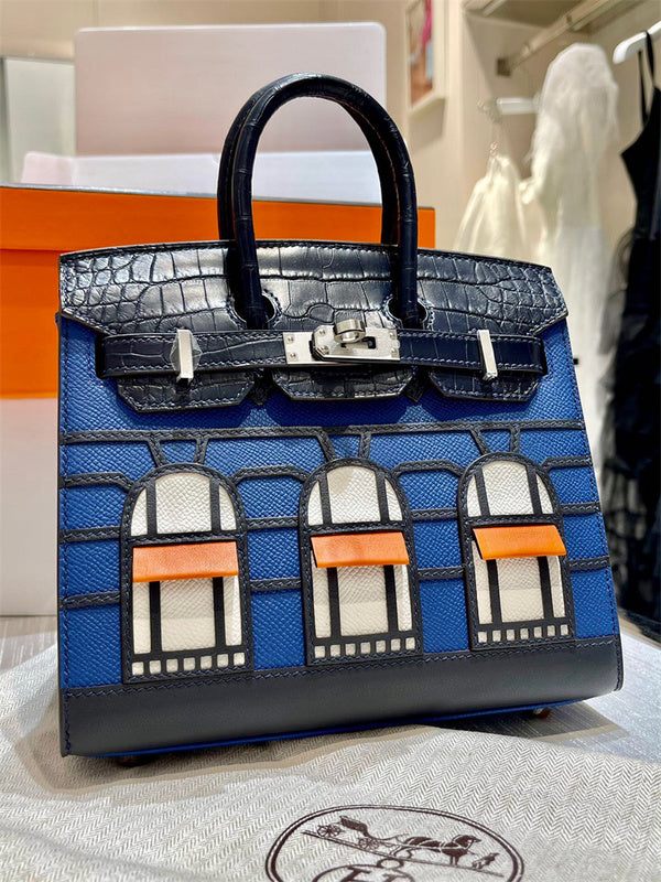  Everyday carryall bag carried on shoulder