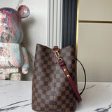 sleek carryall bag detail view showing craftsmanship 14