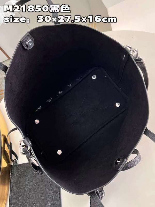 Handle and strap detail of signature structured women's handbag – women's everyday handbag