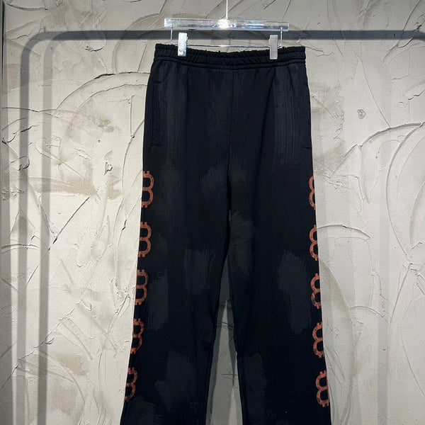 Side profile view of Balenciaga luxury piece style No.047