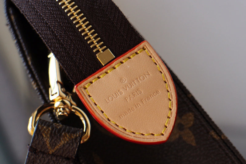 Handle and strap detail of chic premium women's handbag – women's luxury handbag