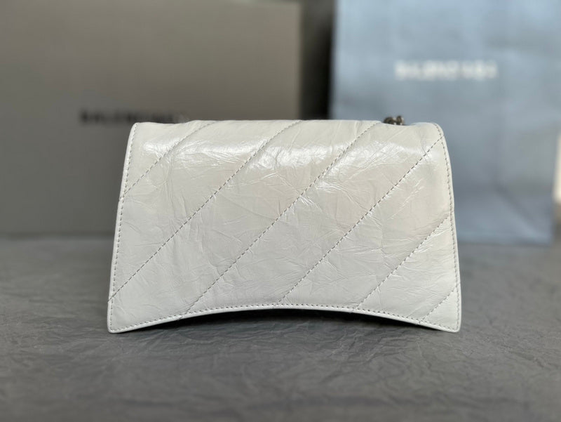Zivas Charm Timeless Appeal Statement Handbag (Effortless Style Upgrade) – Lifestyle Shot