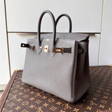  shoulder bag interior and compartment view 9