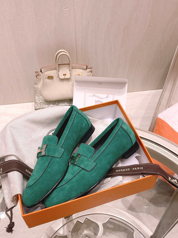 Hermès Grey Bow-Detail Flats - Angled View