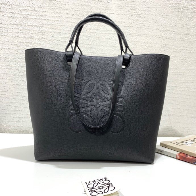 Ziva's Charm handbag – front view (29cm*25cm*14cm)