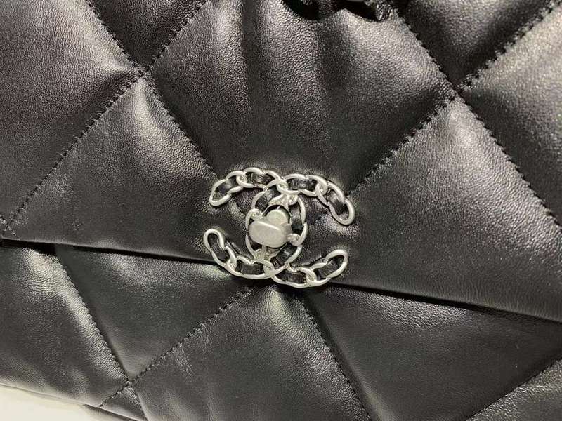 Zivas Charm Polished Finish Luxury Handbag (Versatile Style Statement) – Styled Look