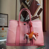  modern everyday bag detail view showing craftsmanship 8