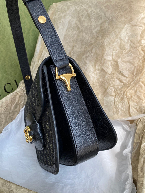 Close-up detail of everyday-luxe classic women's handbag – women's everyday handbag