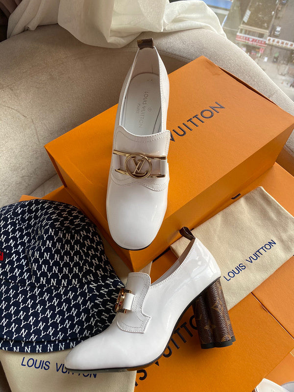 Front view of Louis Vuitton luxury piece style No.001