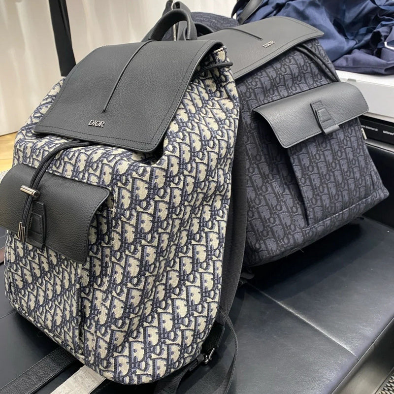 Back view of premium everyday-luxe women's handbag – women's luxury accessory