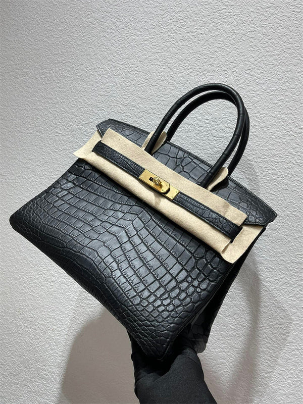  Versatile everyday bag carried on shoulder