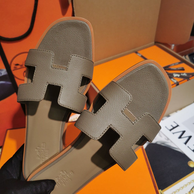 Hermes sandals Style 095 - sole and craftsmanship detail