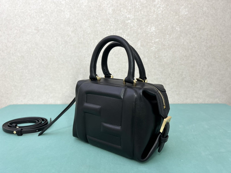 Ziva's Charm handbag – product shot (16.5cm*13.5cm*9cm)