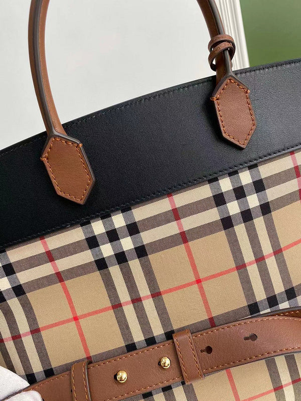 Ziva's Charm handbag – product shot (one versatile size)