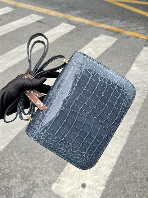  Clean-Lined handbag front view 31