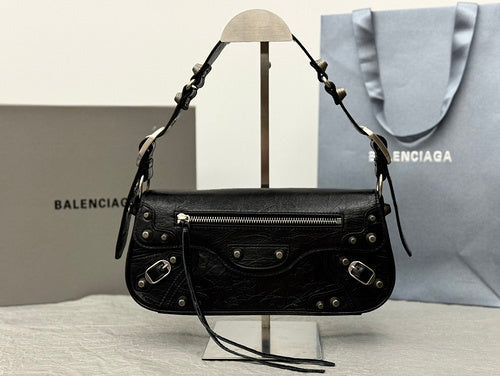 Zivas Charm Effortless Elegance Statement Handbag (Designer-Inspired Craftsmanship) – Front View 2