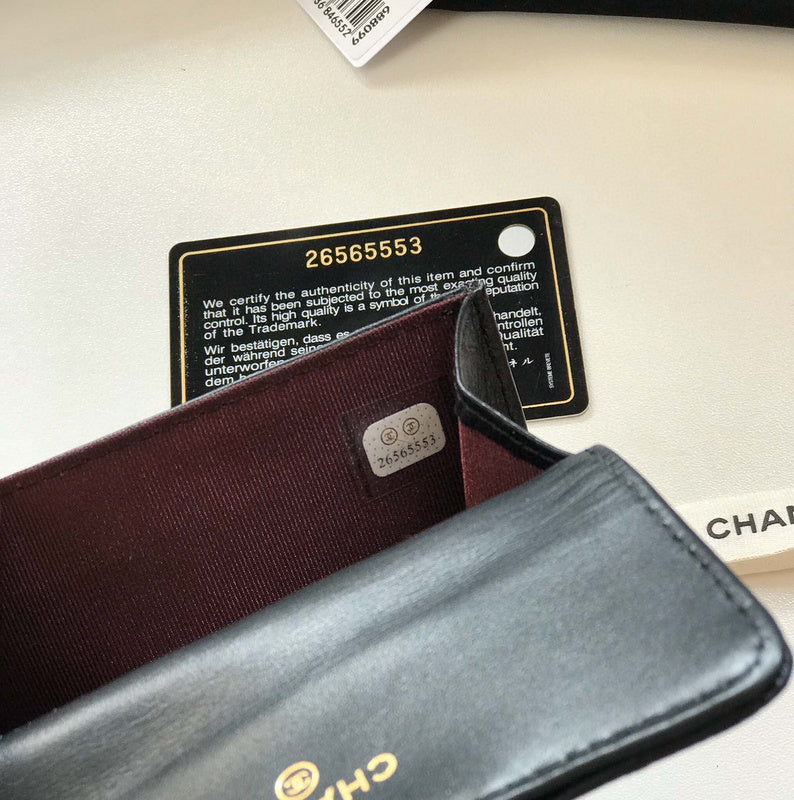 Zivas Charm Refined Everyday Style Everyday Handbag (Contemporary Shape Language) – Detail View