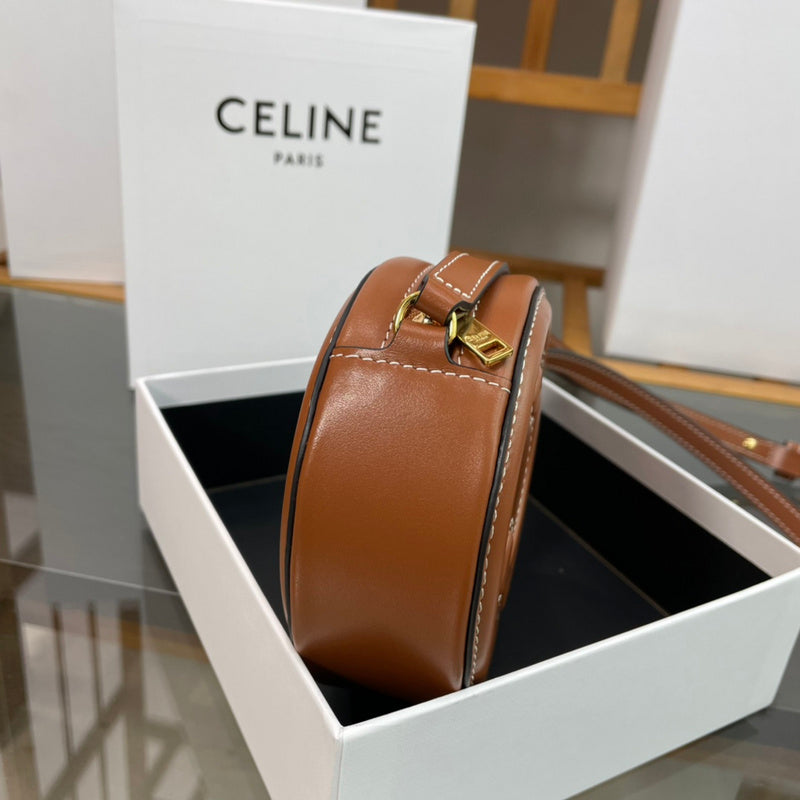 Side profile of elevated chic women's handbag – women's everyday handbag