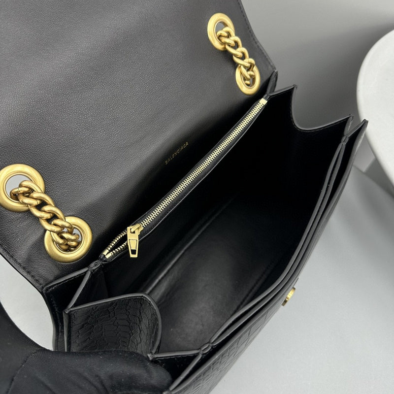 Zivas Charm Effortless Elegance Fashion Handbag (Polished Everyday Piece) – Close-Up Detail