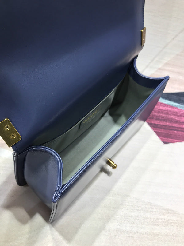  women's handbag, mid design, view 10
