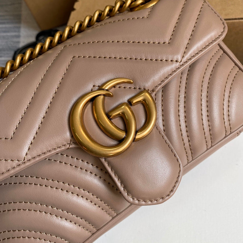 Handle and strap detail of elevated chic women's handbag – women's luxury accessory