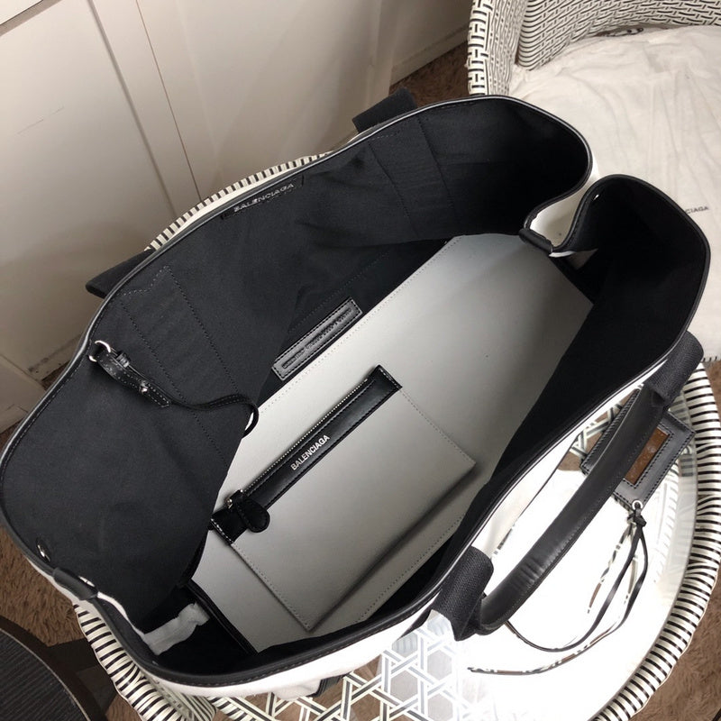 Side profile of elevated chic women's handbag – women's premium purse