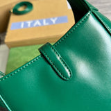 Styled lifestyle shot of statement everyday-luxe women's handbag – women's premium purse