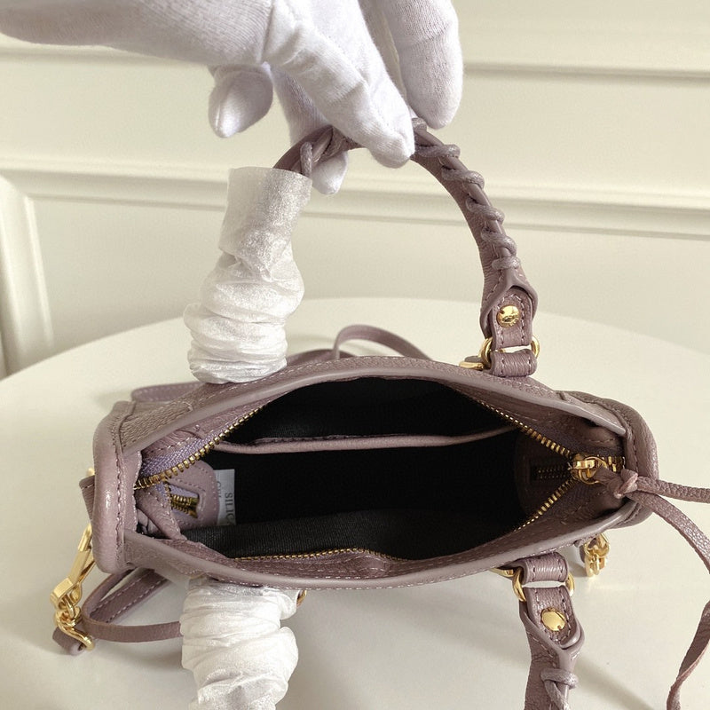Zivas Charm Signature Style Statement Handbag (Statement-Ready Design) – Detail View