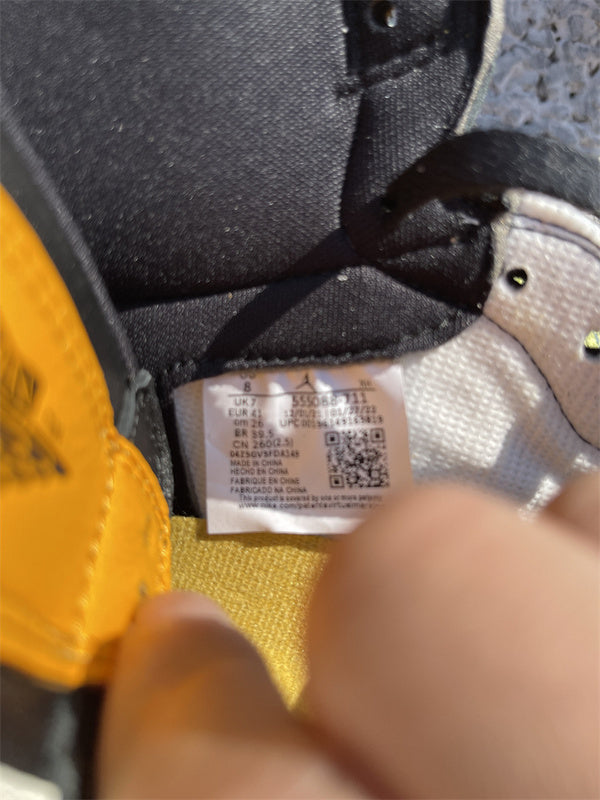 Nike Men's & Women's Luxury Fashion Trainers — Style 222 close-up view