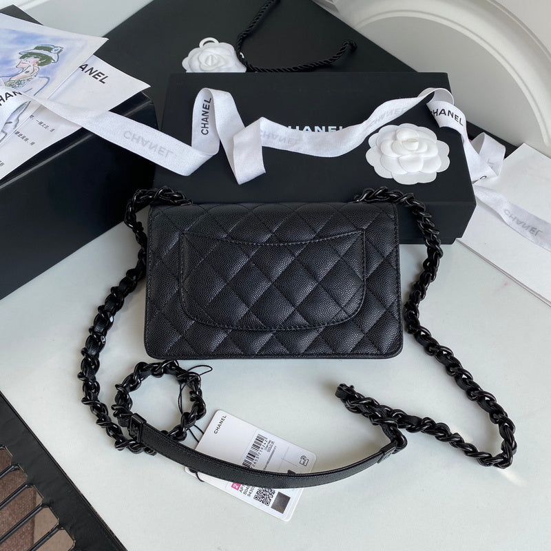 Zivas Charm Everyday Sophistication Fashion Handbag (Statement-Ready Design) – Detail View