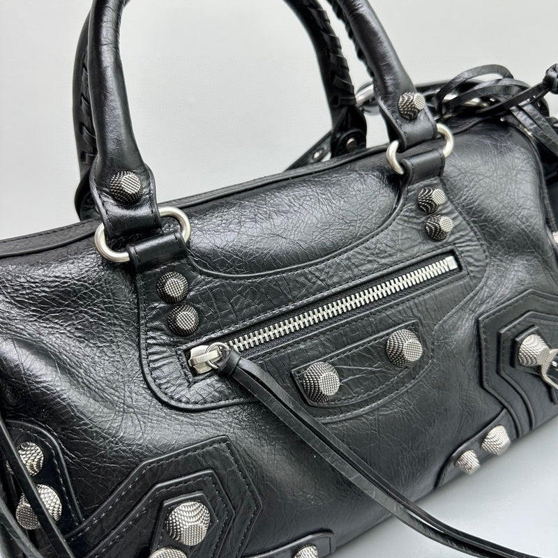 Zivas Charm Chic Craftsmanship Statement Handbag (Premium Everyday Carry) – Styled Look