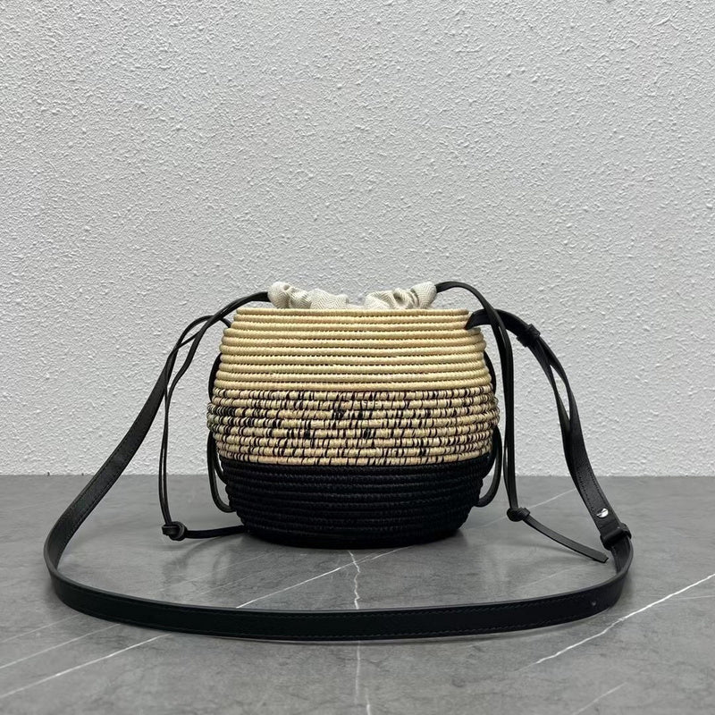 Ziva's Charm handbag – close-up view (18cm*16cm*12cm)
