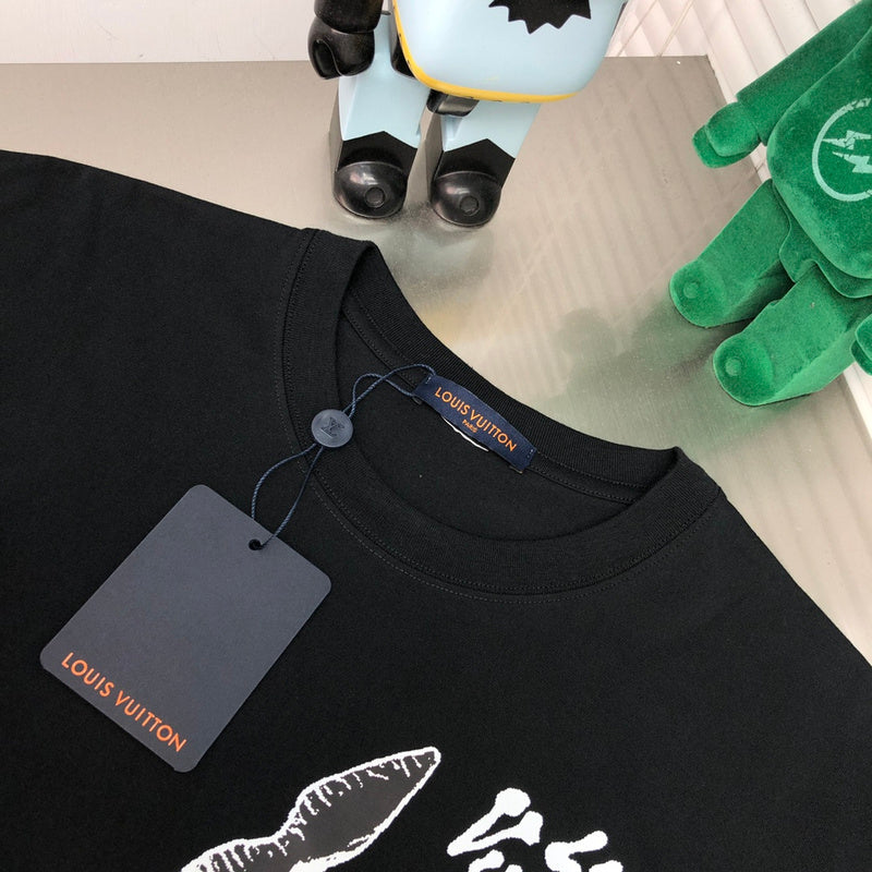 Side profile of Louis Vuitton cotton t-shirt with logo-detail design