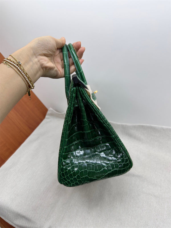  shopper bag interior and compartment view 9