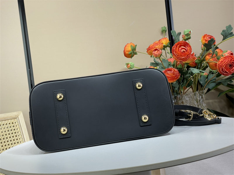  Elegant crossbody bag carried on shoulder 10