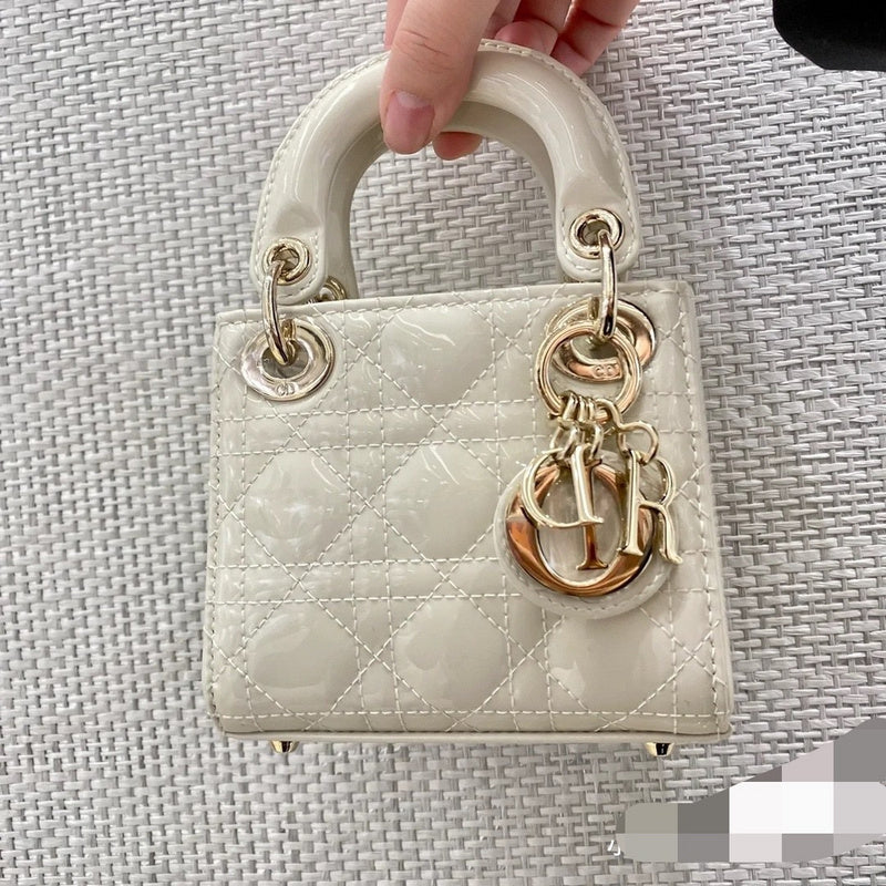 Front view of everyday-luxe elevated women's handbag – women's everyday handbag
