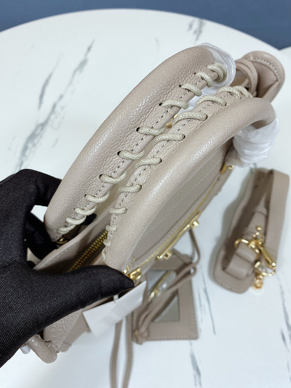 Zivas Charm Understated Luxury Fashion Handbag (Refined Modern Silhouette) – Detail View