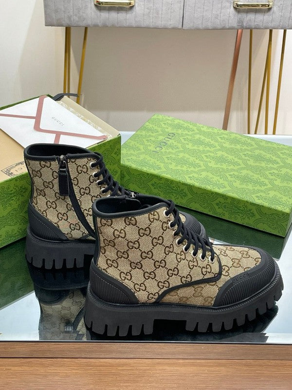 Gucci all-black luxury sneakers view 8 retro runner design