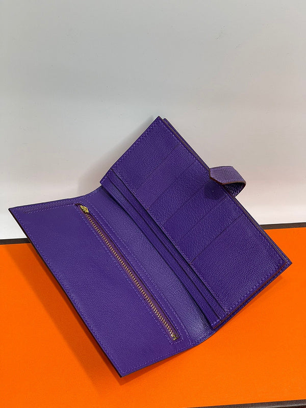 Effortless handbag styled for everyday wear