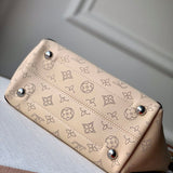 Handle and strap detail of structured sleek women's handbag – women's statement bag