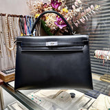  Refined shoulder bag front view