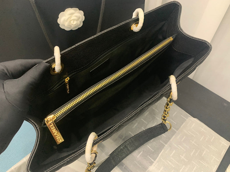  women's handbag, spacious design, view 2
