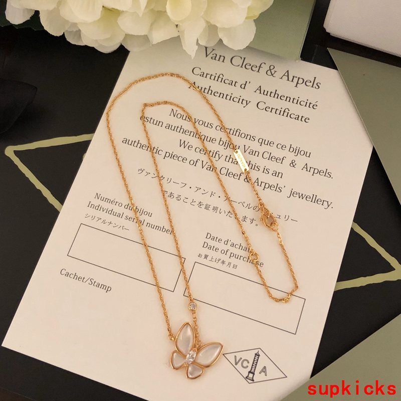 Side view of Van Cleef & Arpels unisex jewelry piece