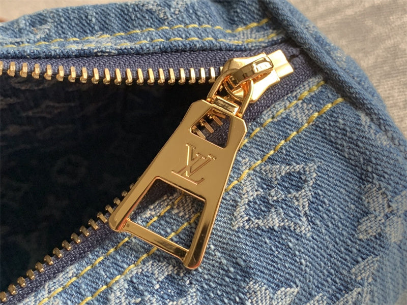  structured bag close-up of hardware and finish 17