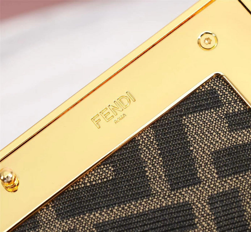 Ziva's Charm handbag – close-up view (Standard Size)