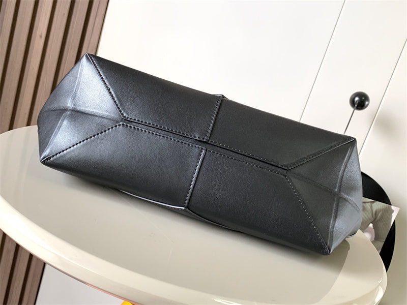 Ziva's Charm handbag – lifestyle view (39cm*12.3cm*12.5cm)